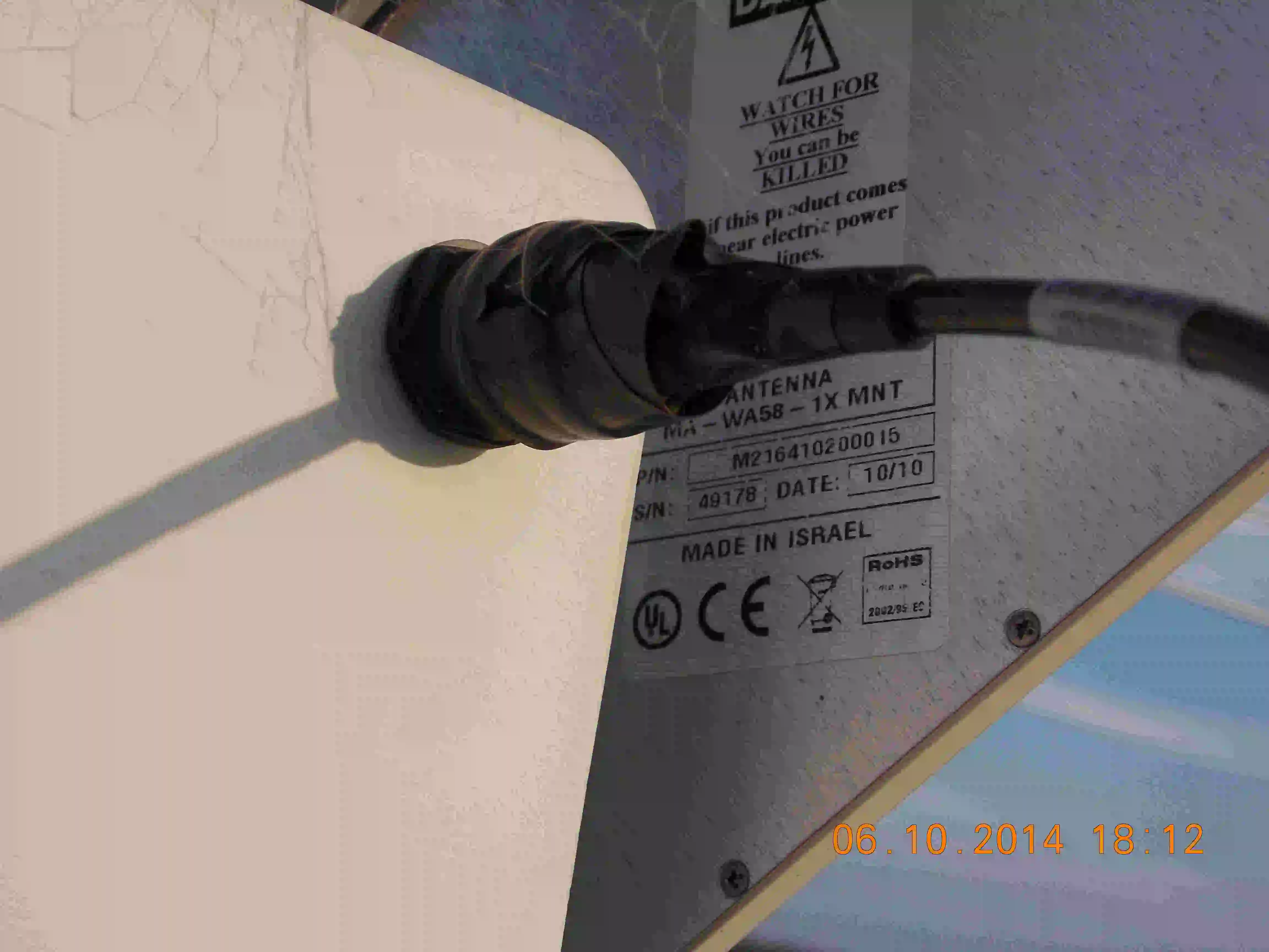 SP52948-BigAir-running-illegal-wireless-services-on-roof-Block-C-photo-1-6Oct2014
