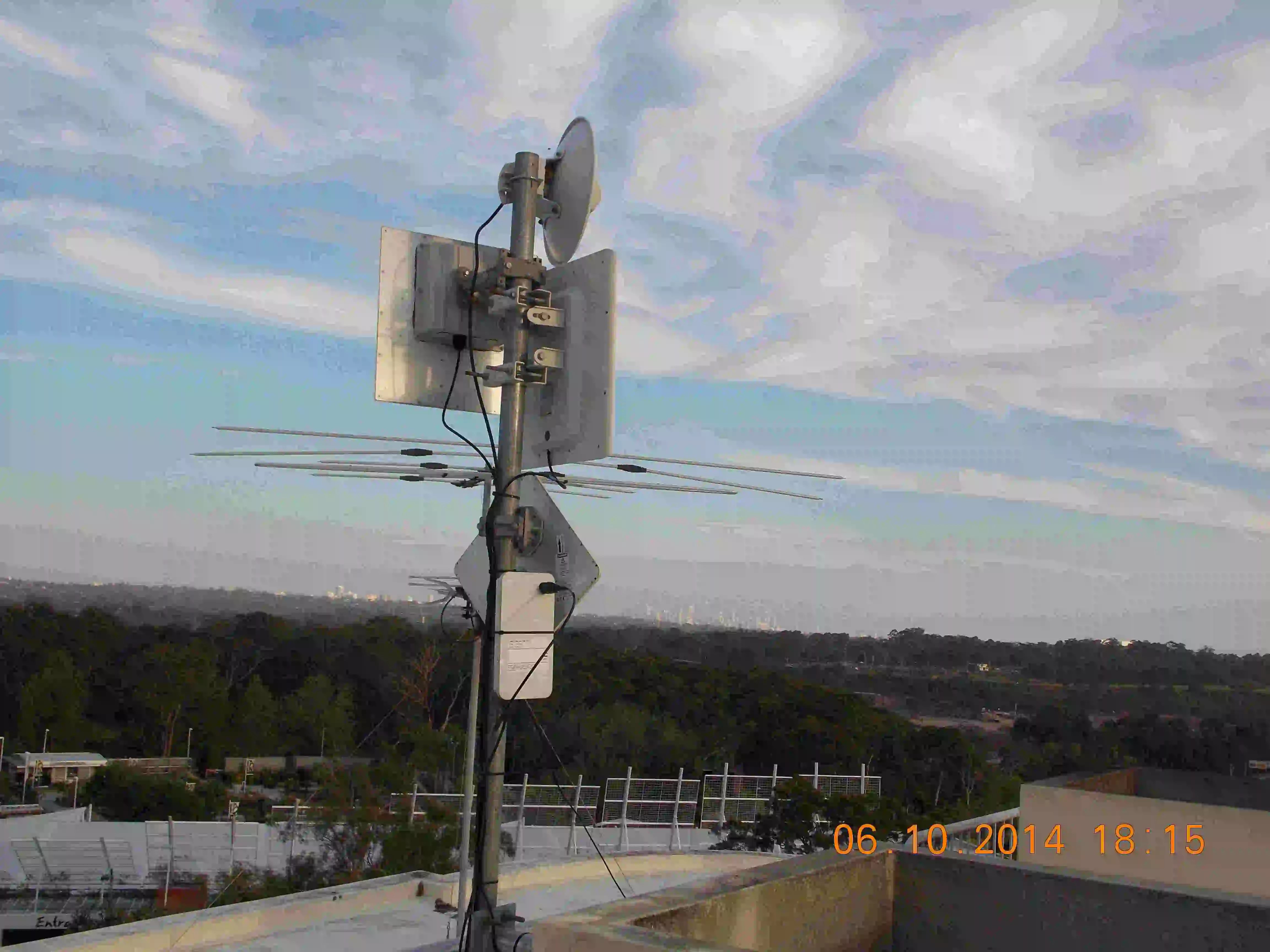 SP52948-BigAir-running-illegal-wireless-services-on-roof-Block-C-photo-14-6Oct2014