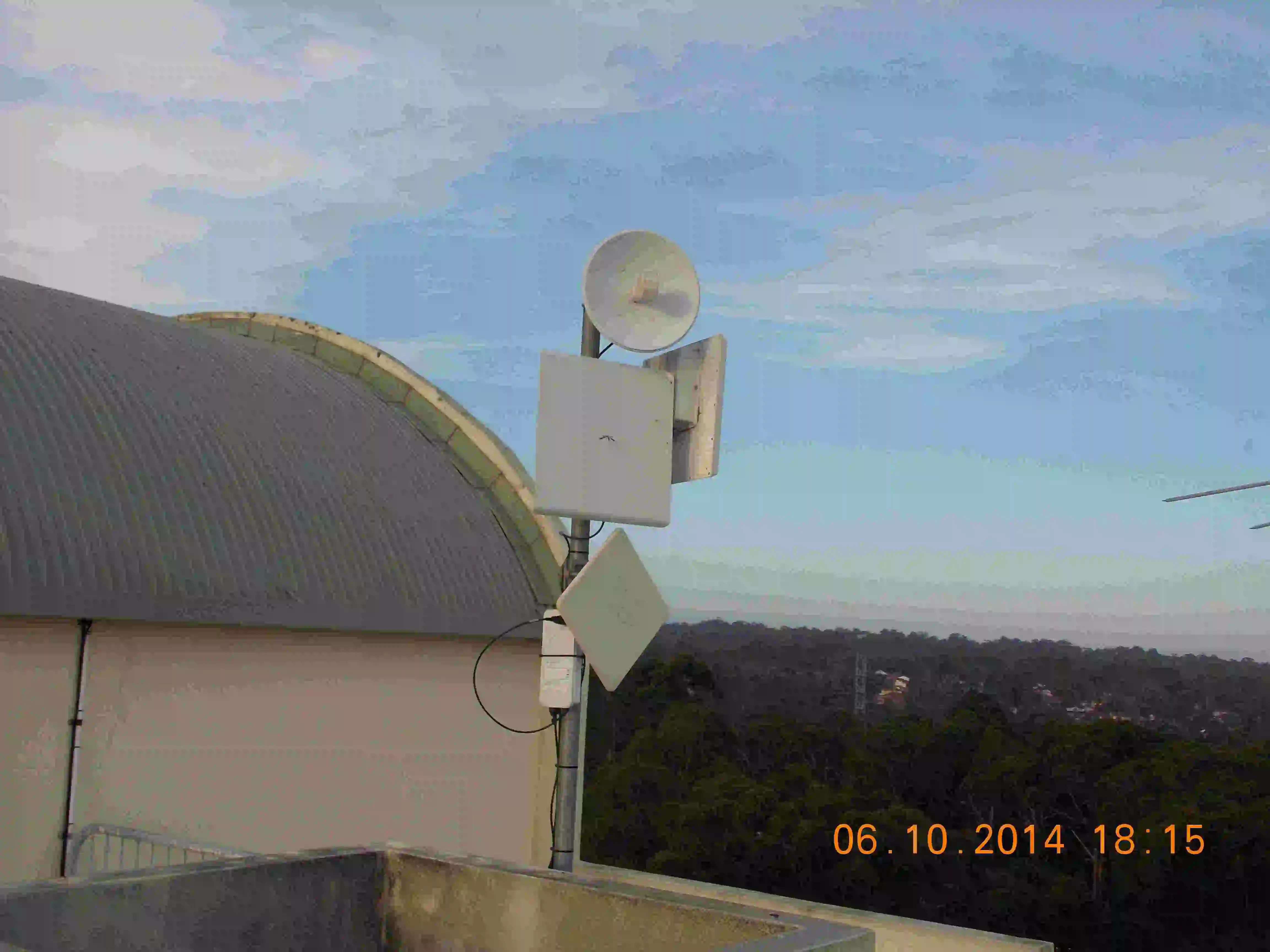 SP52948-BigAir-running-illegal-wireless-services-on-roof-Block-C-photo-16-6Oct2014