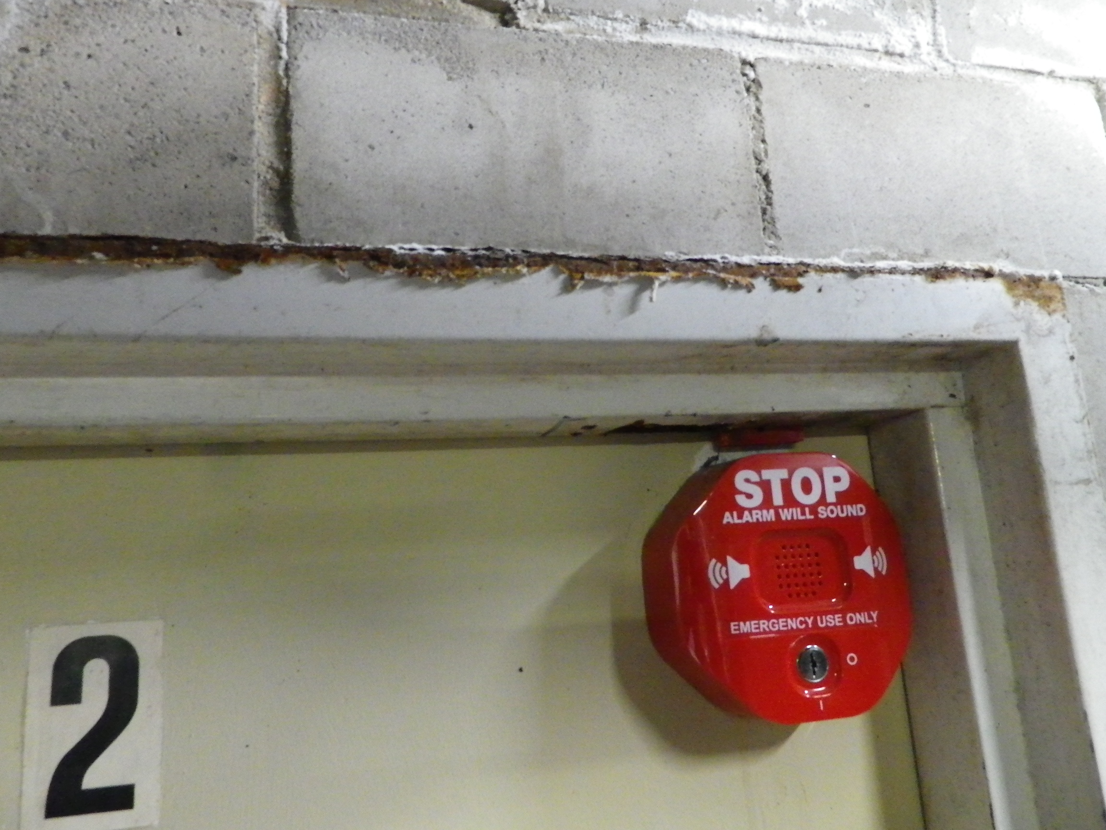 SP52948-Block-A-external-fire-door-2-rusted-frame-due-to-water-damages-photo-2-16Apr2021.jpg