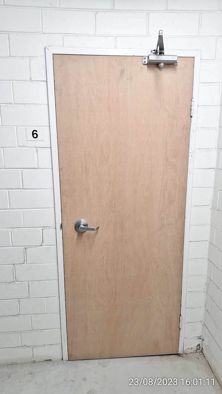 SP52948-Block-A-level-6-unannounced-replacement-of-fire-door-photo-3-23Aug2023.webp