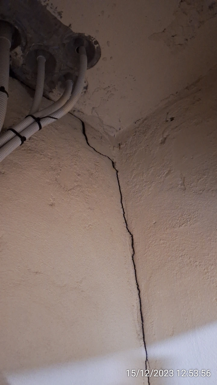 SP52948-Block-B-level-7-neglected-large-wall-crack-telecom-and-electrical-cabinet-photo-1-15Dec2023.webp
