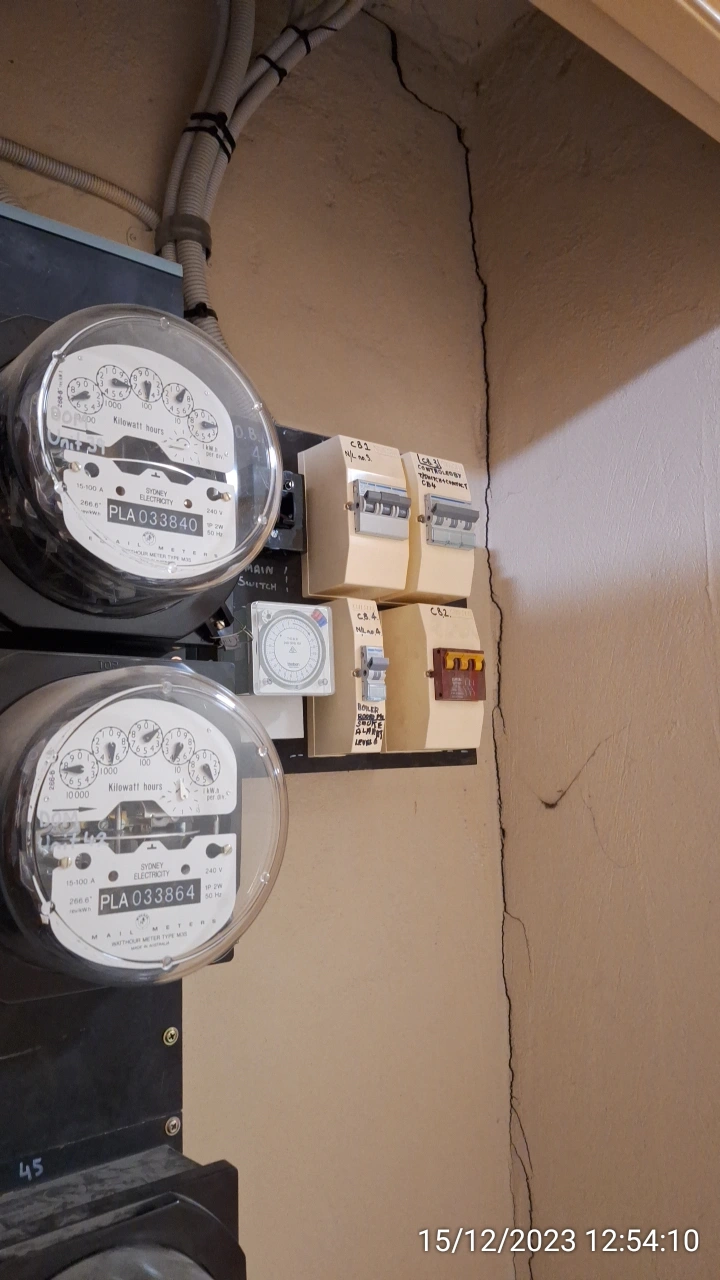 SP52948-Block-B-level-7-neglected-large-wall-crack-telecom-and-electrical-cabinet-photo-2-15Dec2023.webp