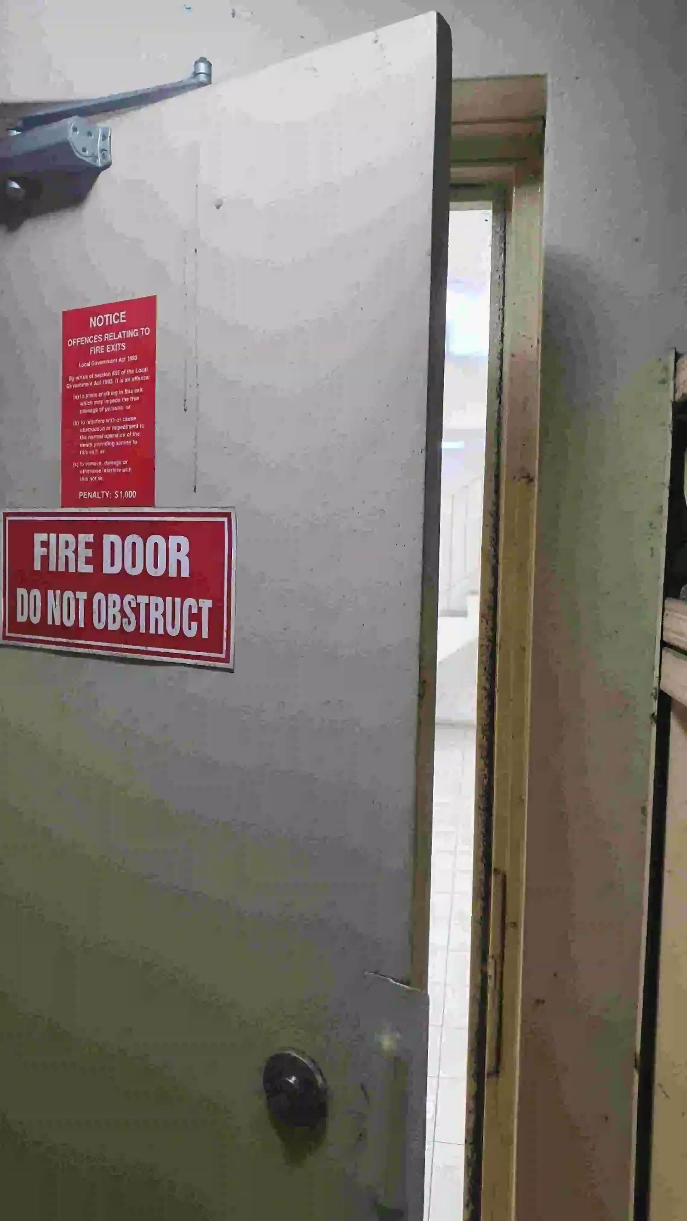 SP52948-Block-C-fire-door-not-self-latching-photo-5-1May2022.webp