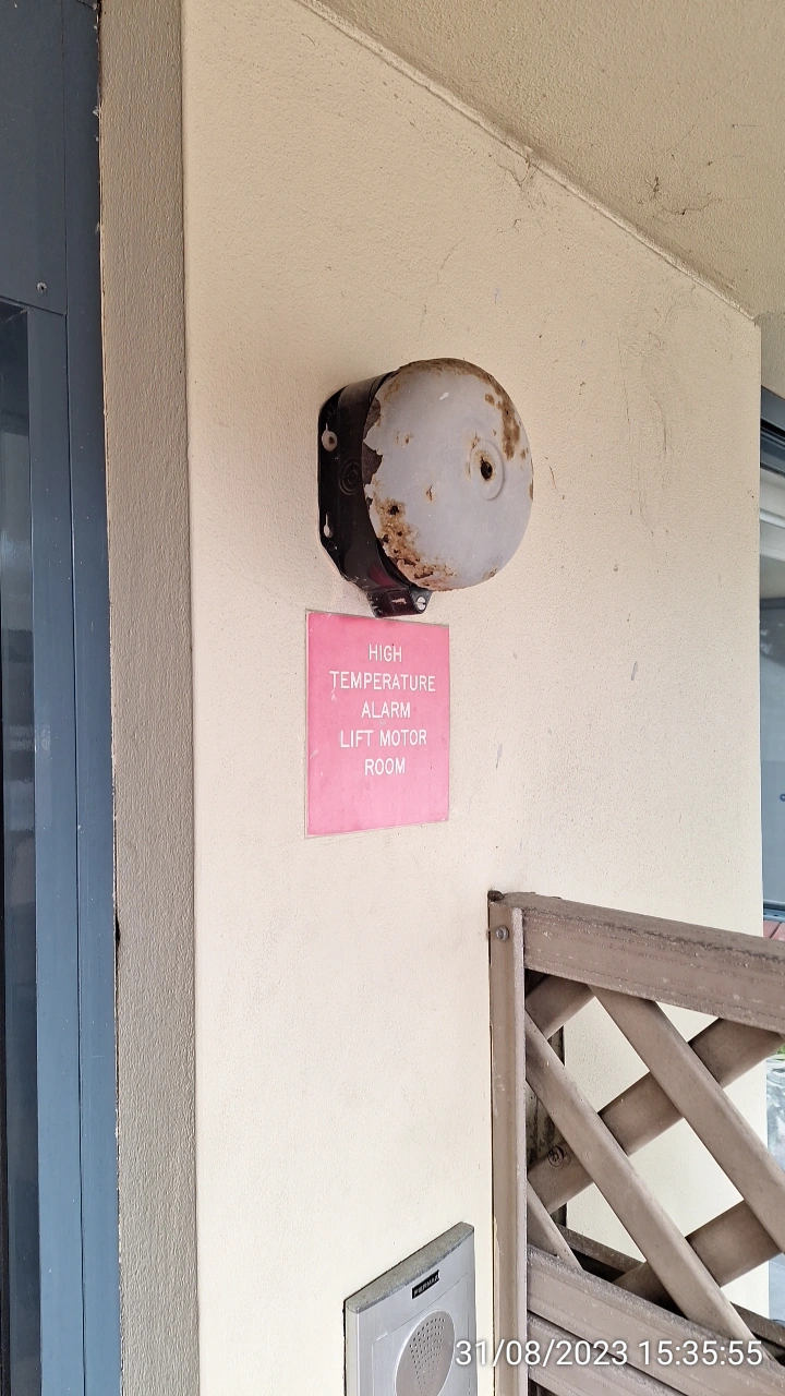 SP52948-Block-D-entrance-rusted-high-temperature-alarm-photo-2-31Aug2023.webp