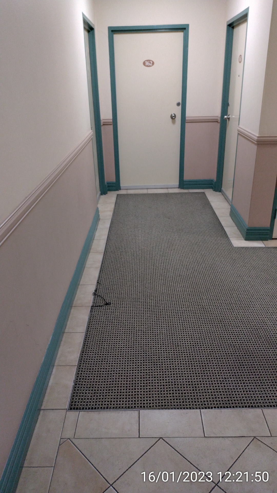 SP52948-damaged-carpet-foyer-Block-A-level-2-photo-1-16Jan2023.webp