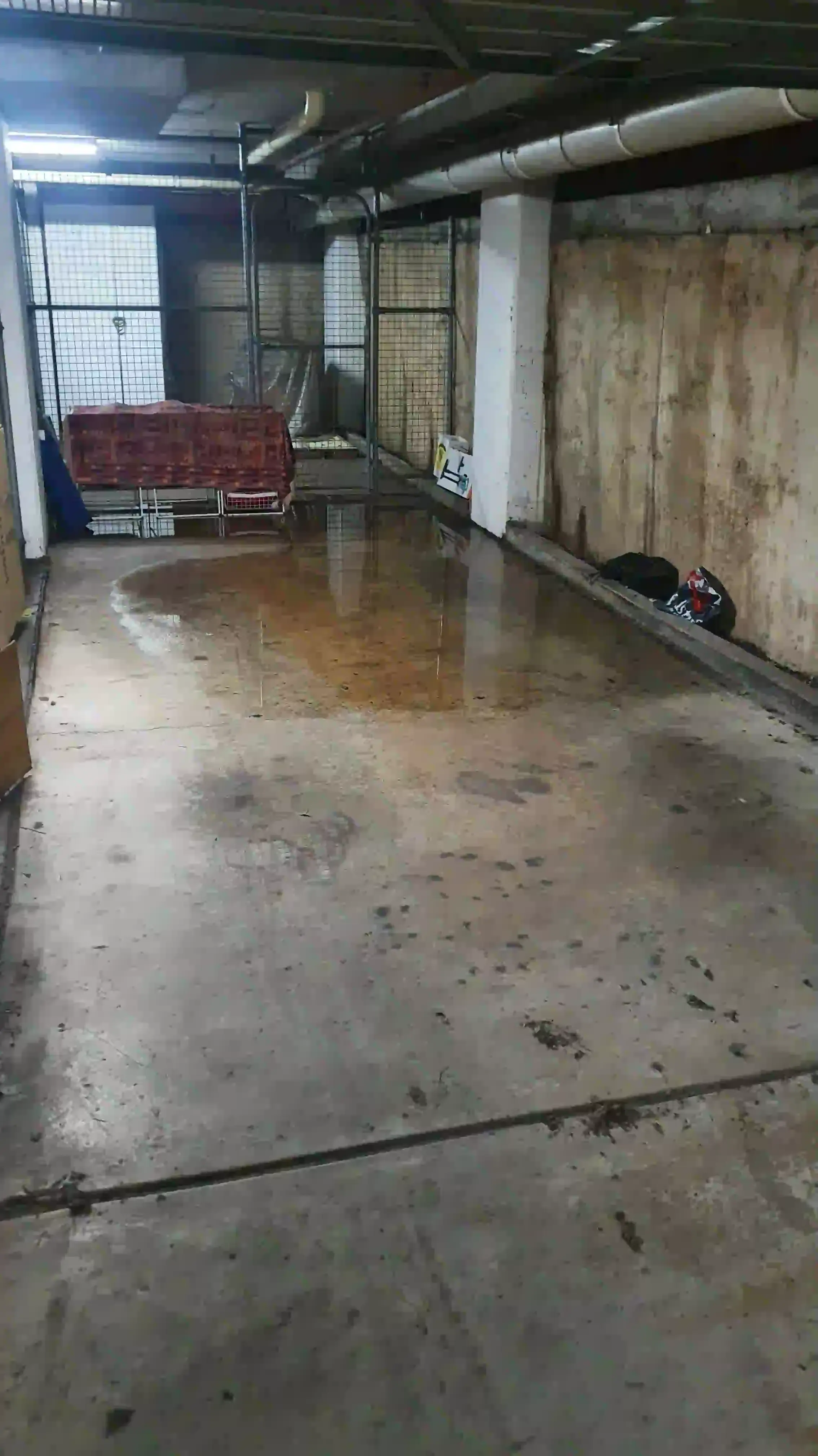 SP52948-examples-of-water-leakages-in-basement-and-garages-photo-24-1Mar2022.webp