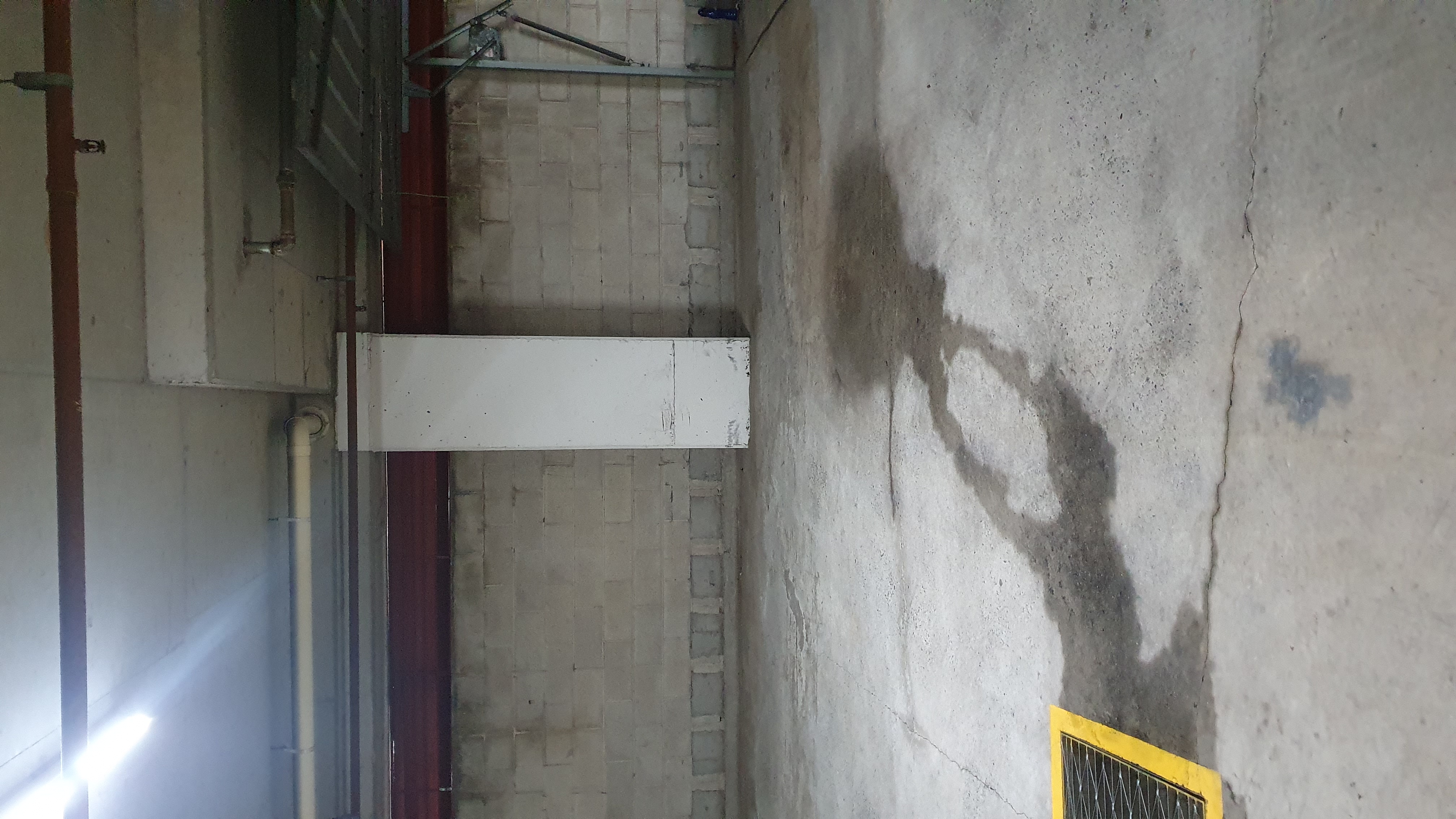 SP52948-examples-of-water-leakages-in-basement-and-garages-photo-3-22Feb2022.jpg