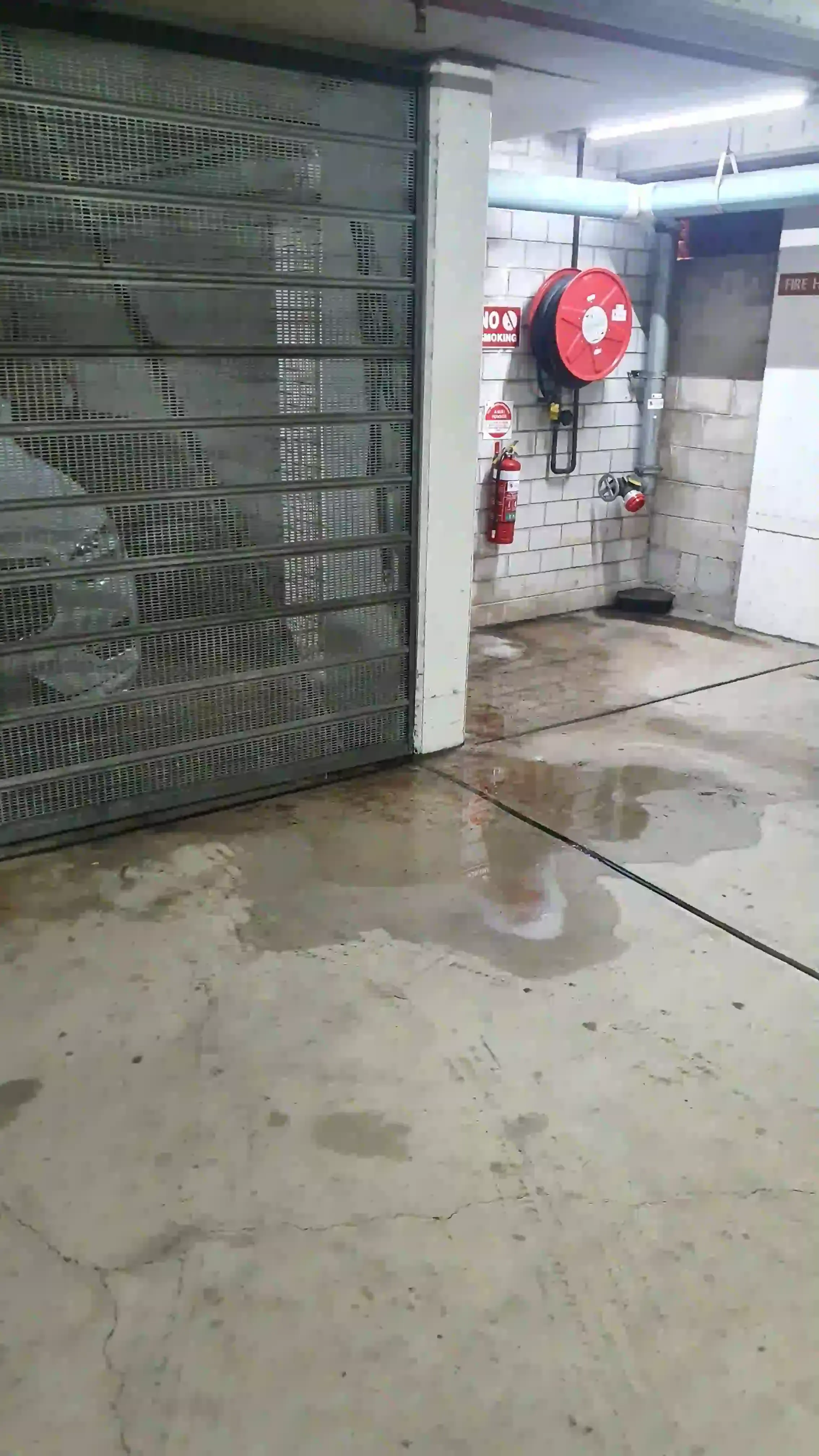 SP52948-examples-of-water-leakages-in-basement-and-garages-photo-50-22Feb2022.webp