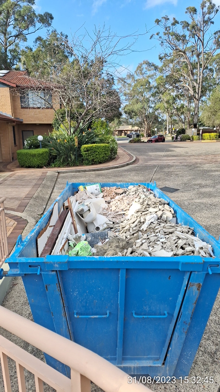 SP52948-rubbish-bin-for-Lot-72-photo-2-31Aug2023.webp