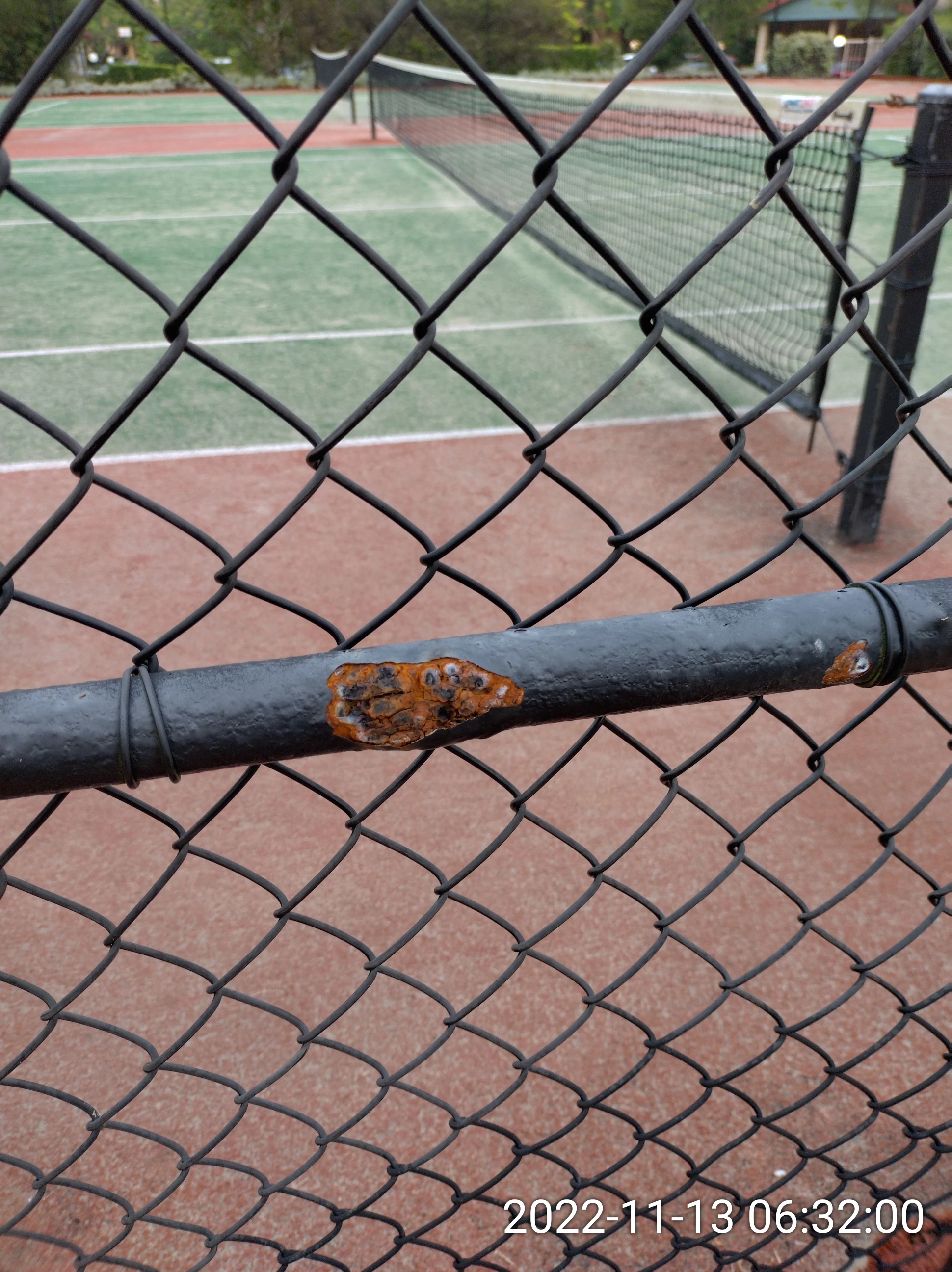 SP52948-rusted-gate-near-tennis-courts-photo-1-13Nov2022.webp