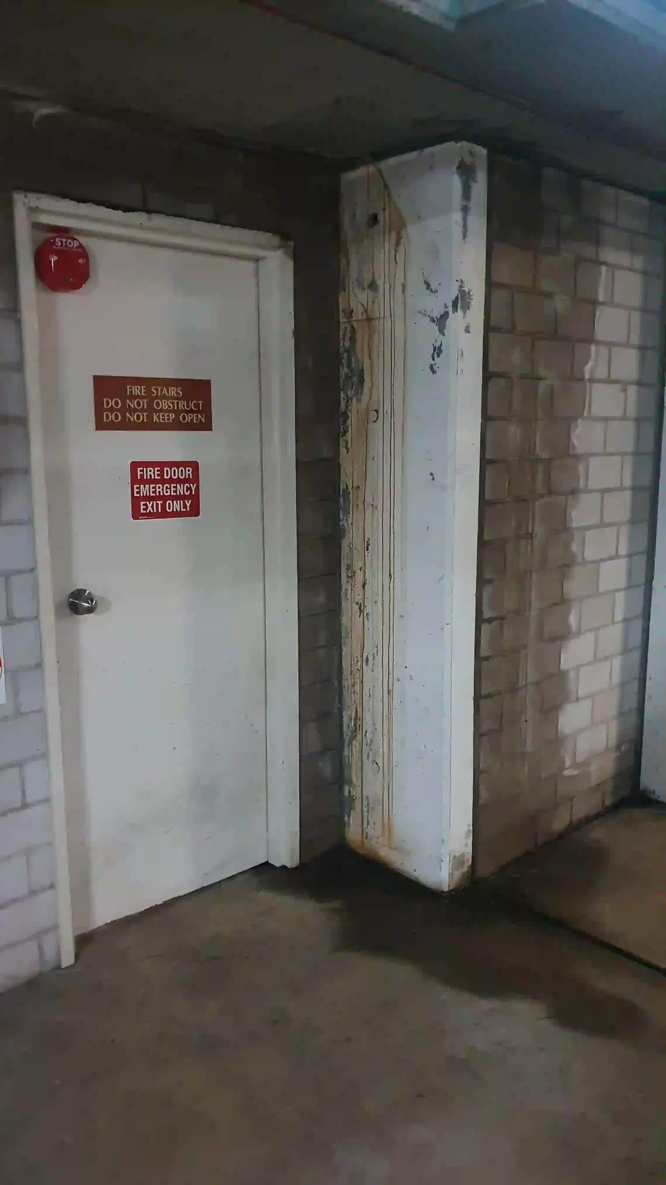 SP52948-rusting-door-frame-and-wall-damages-near-Block-C-fire-door-due-to-concrete-slab-water-leaks-photo-5-1Mar2022.webp