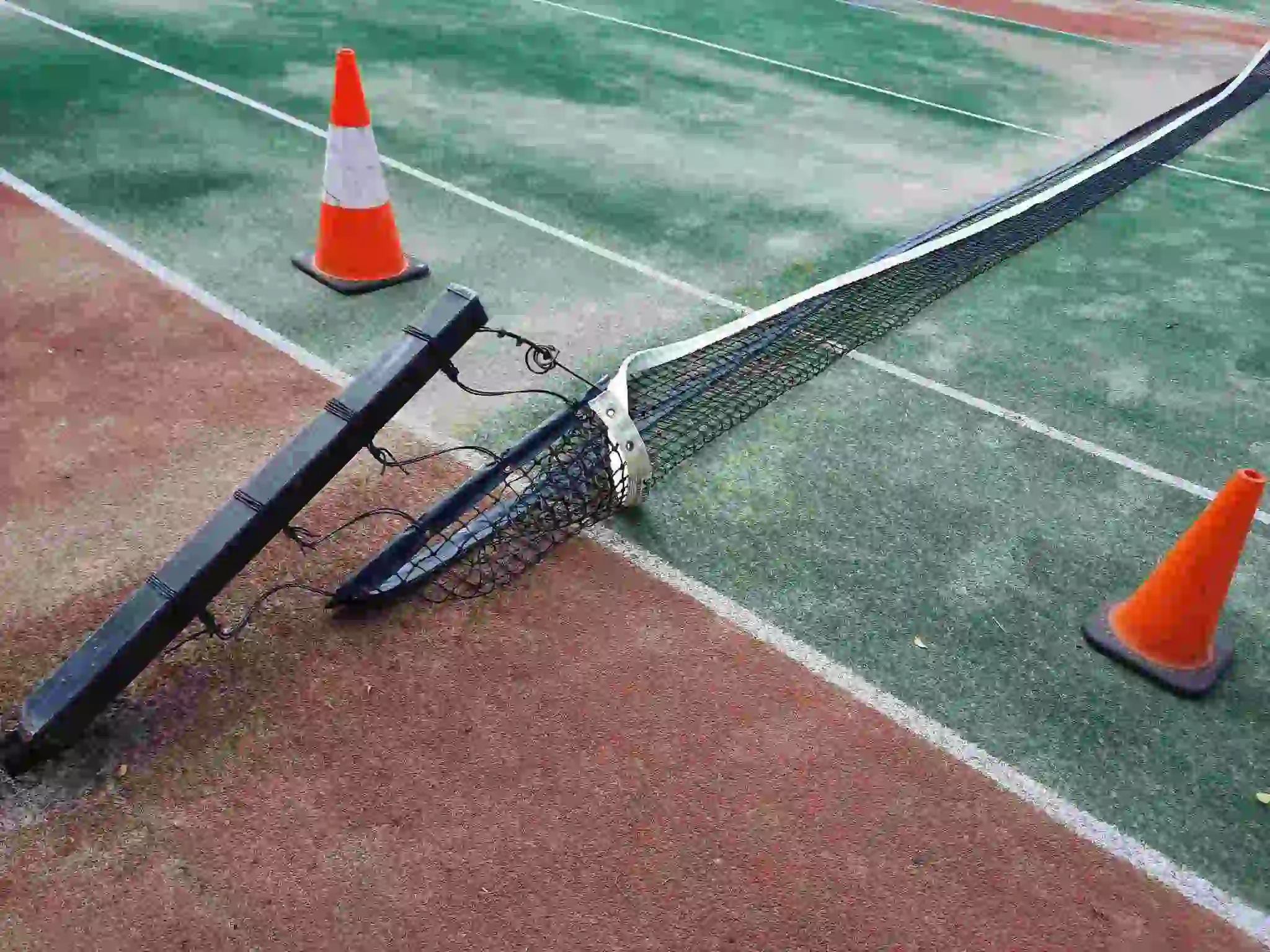 SP52948-tennis-court-1-damage-photo-6-12Apr2022.webp