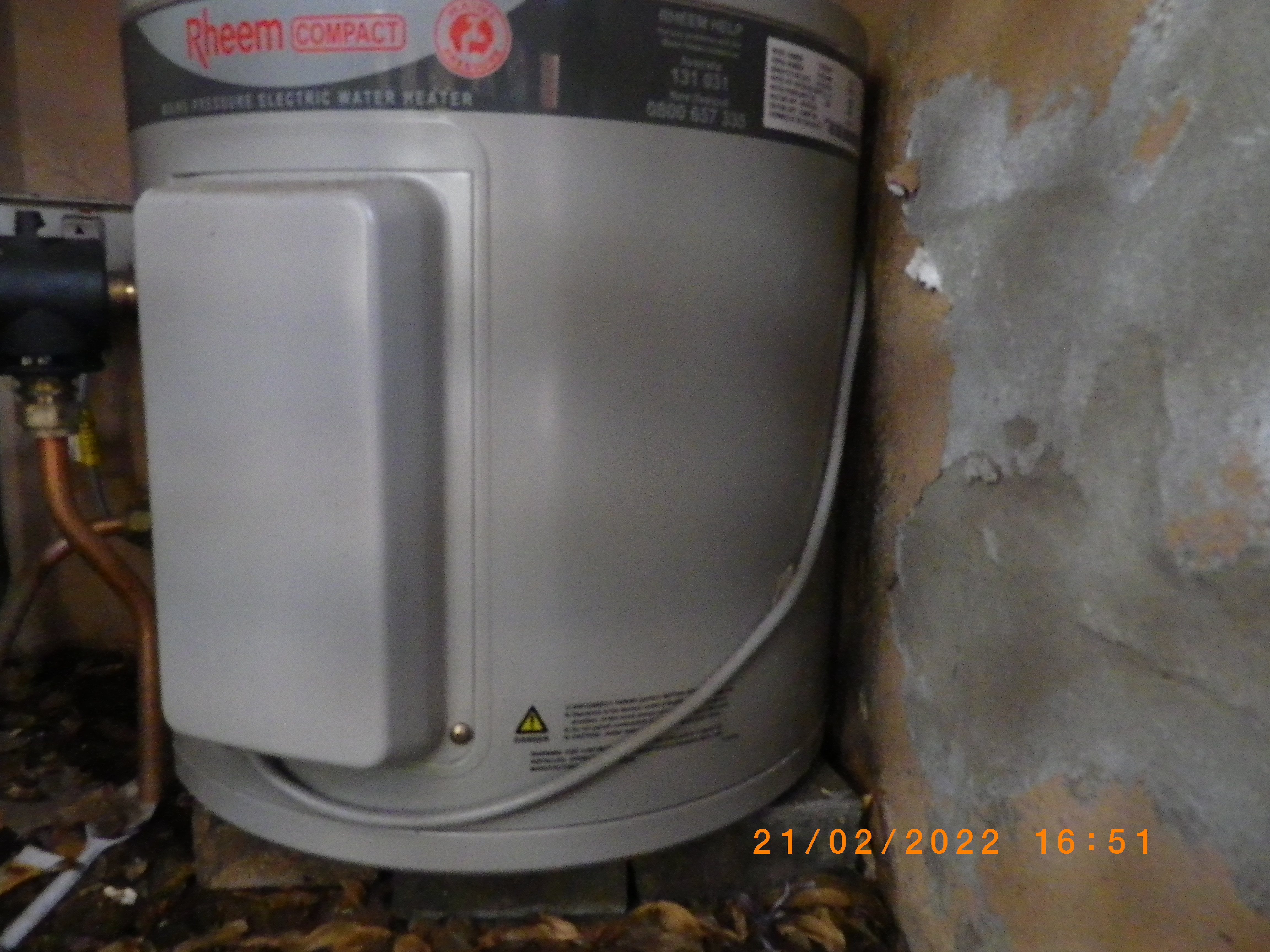 SP52948-unrepaired-wall-damages-below-BBQ-sink-for-five-years-photo-14-21Feb2021.jpg