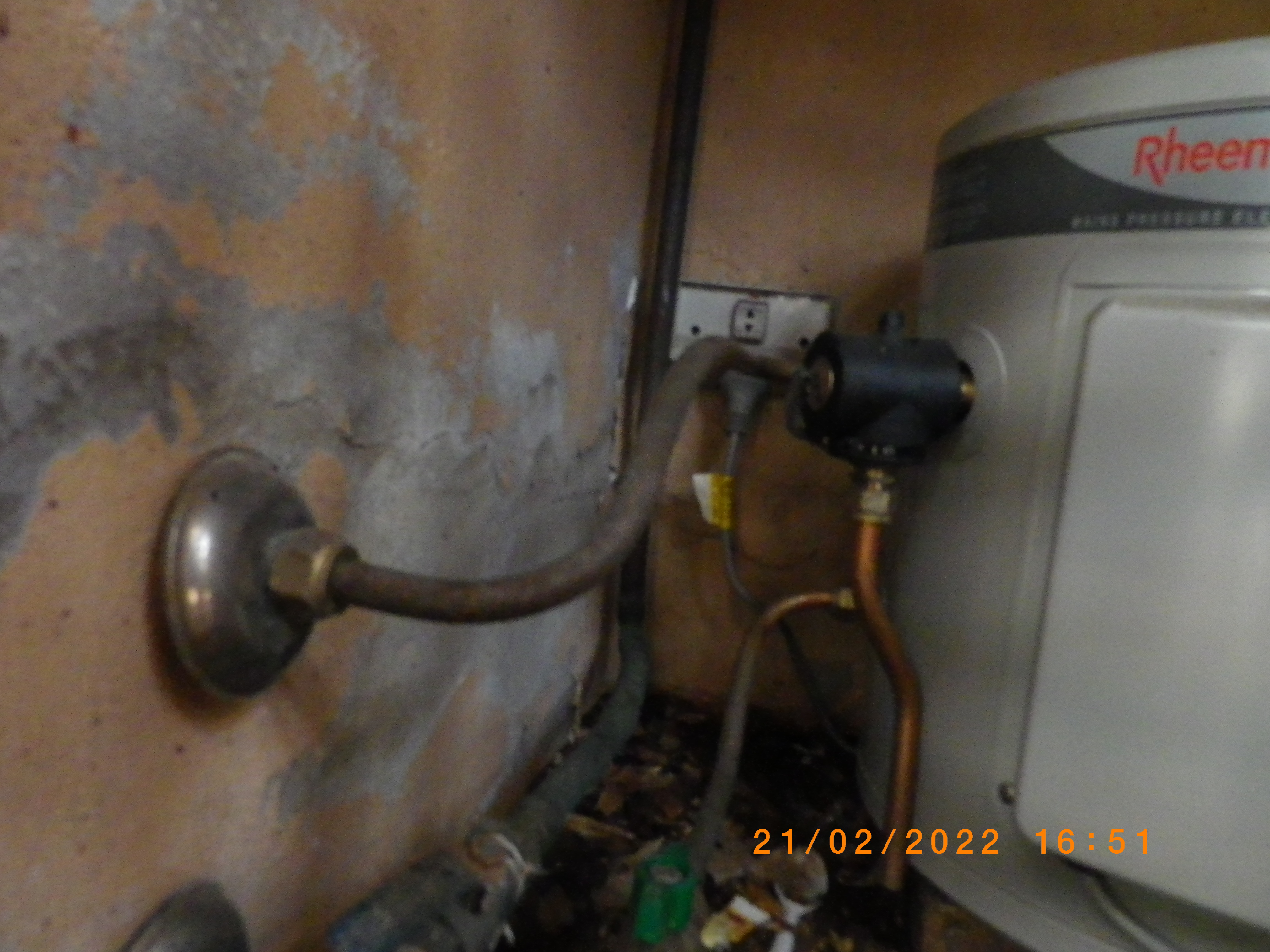 SP52948-unrepaired-wall-damages-below-BBQ-sink-for-five-years-photo-16-21Feb2021.jpg