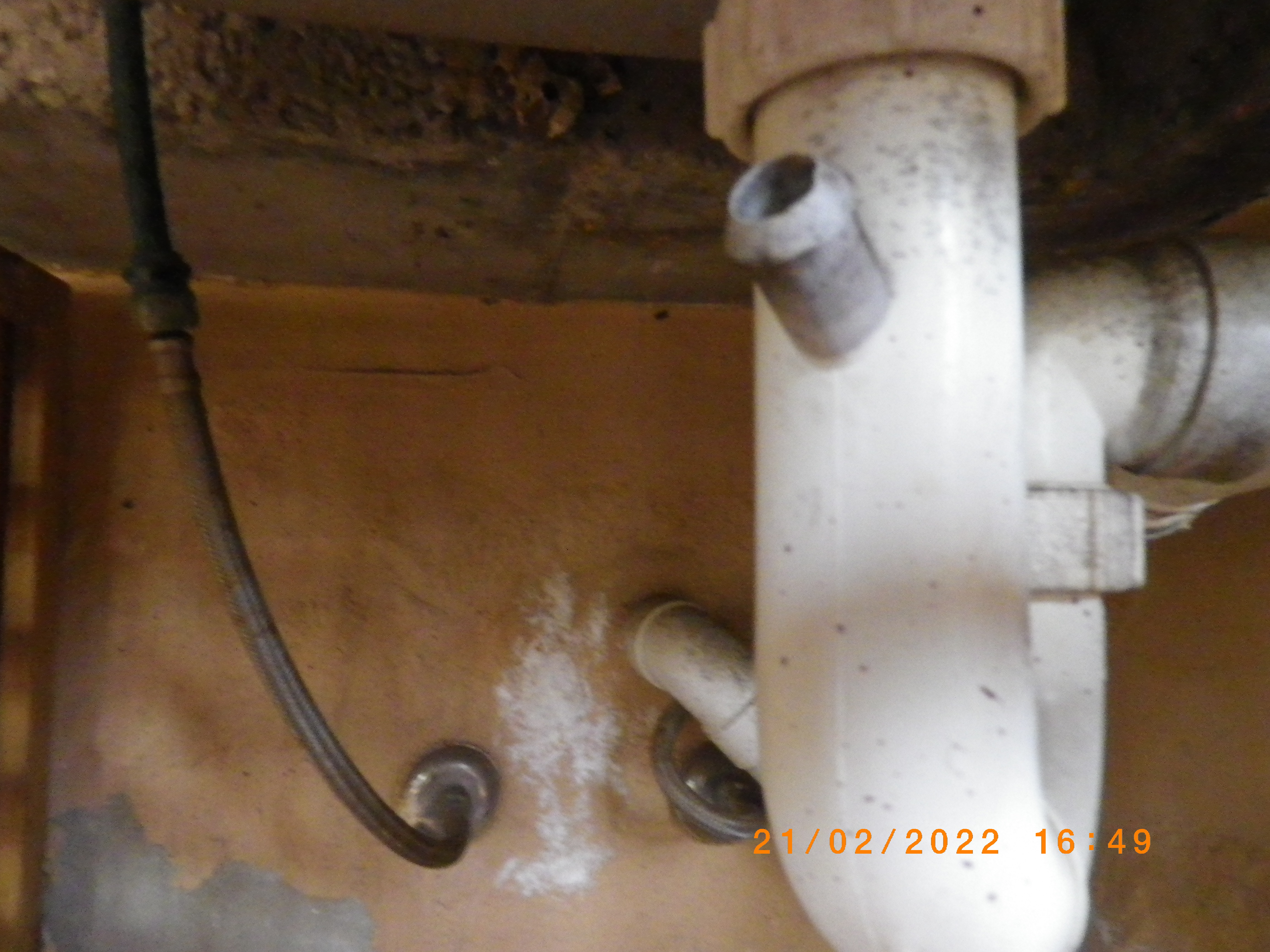 SP52948-unrepaired-wall-damages-below-BBQ-sink-for-five-years-photo-3-21Feb2021.jpg
