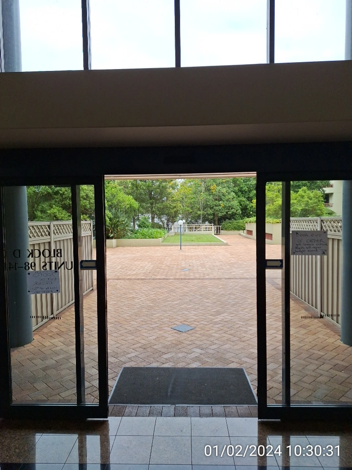 SP52948-Block-D-entrance-sliding-door-faulty-photo-2-1Feb2024.webp