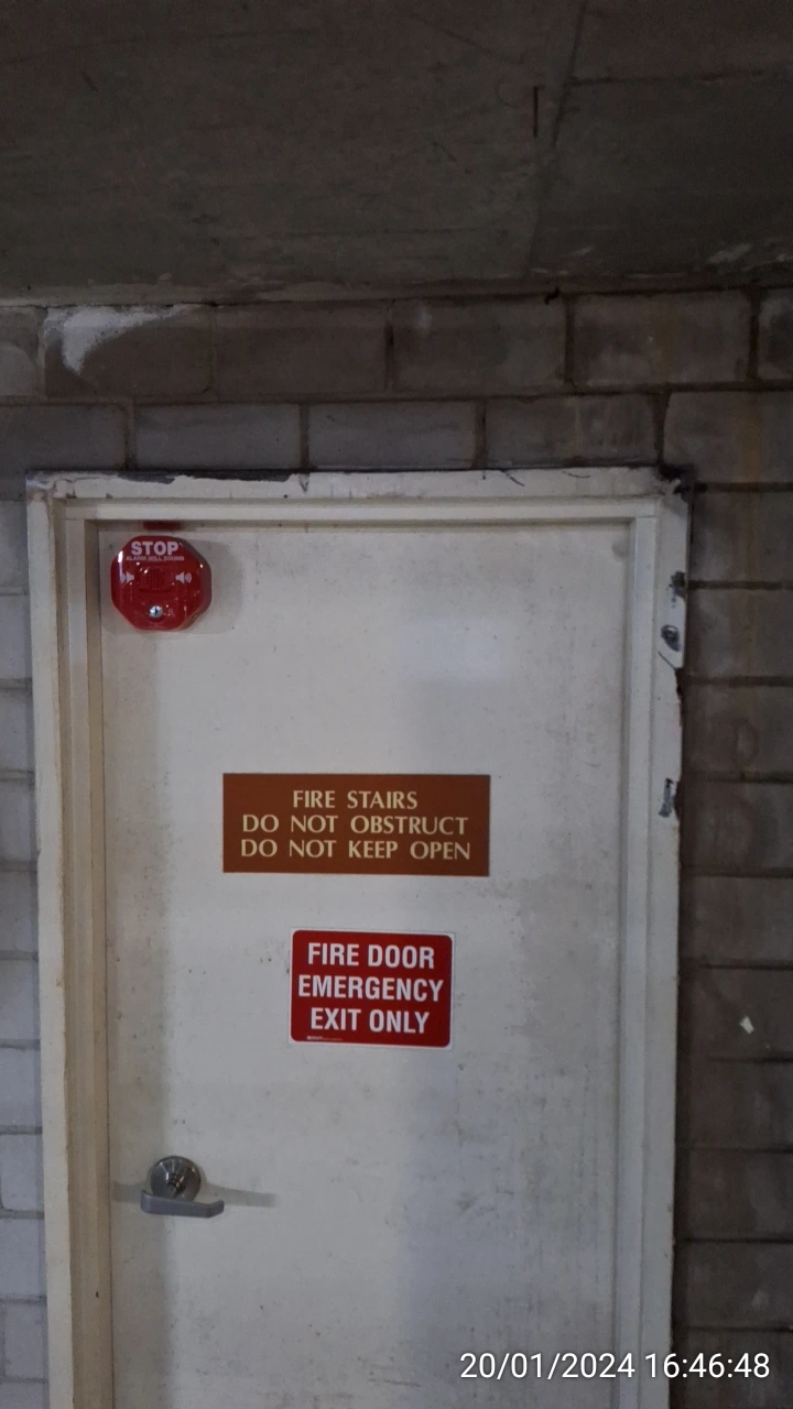 SP52948-Block-D-fire-door-long-term-damages-due-to-water-leaks-photo-2-20Jan2024.webp
