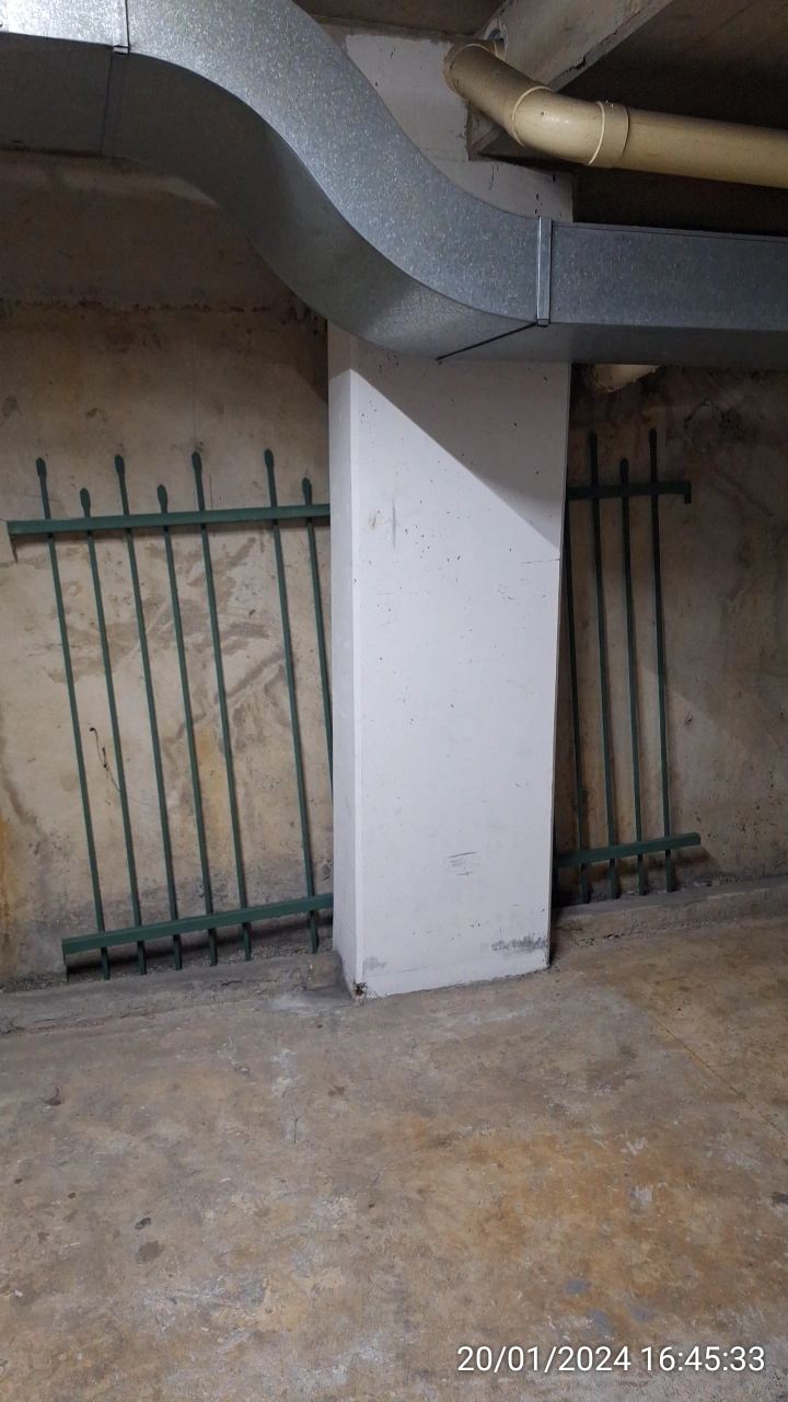 SP52948-damaged-external-fence-panel-towards-Fontenoy-Road-bus-stop-hidden-in-basement-20Jan2024.webp