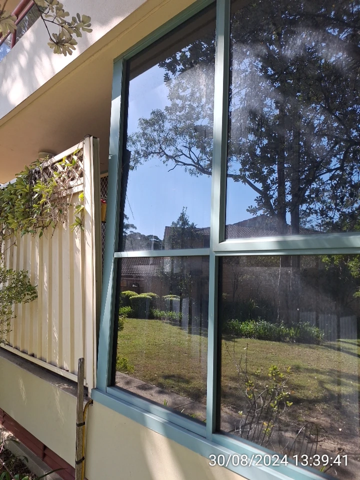 SP52948-example-of-Uniqueco-Property-Services-maintenance-Lot-147-damaged-colorbond-fence-creating-OHS-risks-30Aug2024